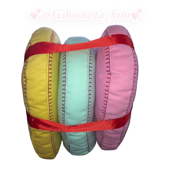 Cashmere and cupcakes Valentine’s Day pillows - Picture 3 of 14